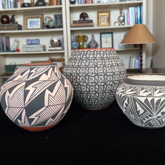 Acoma Pueblo Pottery Jar 7” x 7” Signed L. Antonio — Fine-Line Star/Snow Pattern - Picture 10 of 10